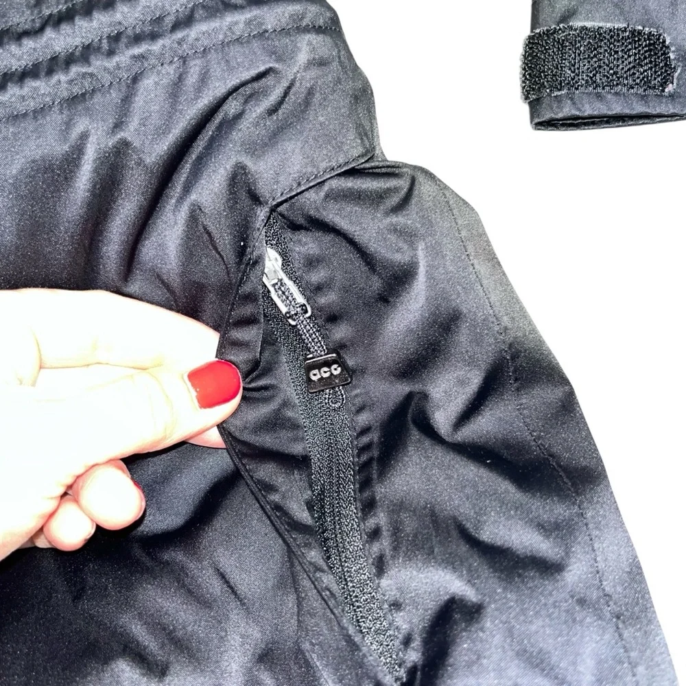 Nike ACG Nike Fit Storm Black Satin Waterproof Jacket Women’s size XS